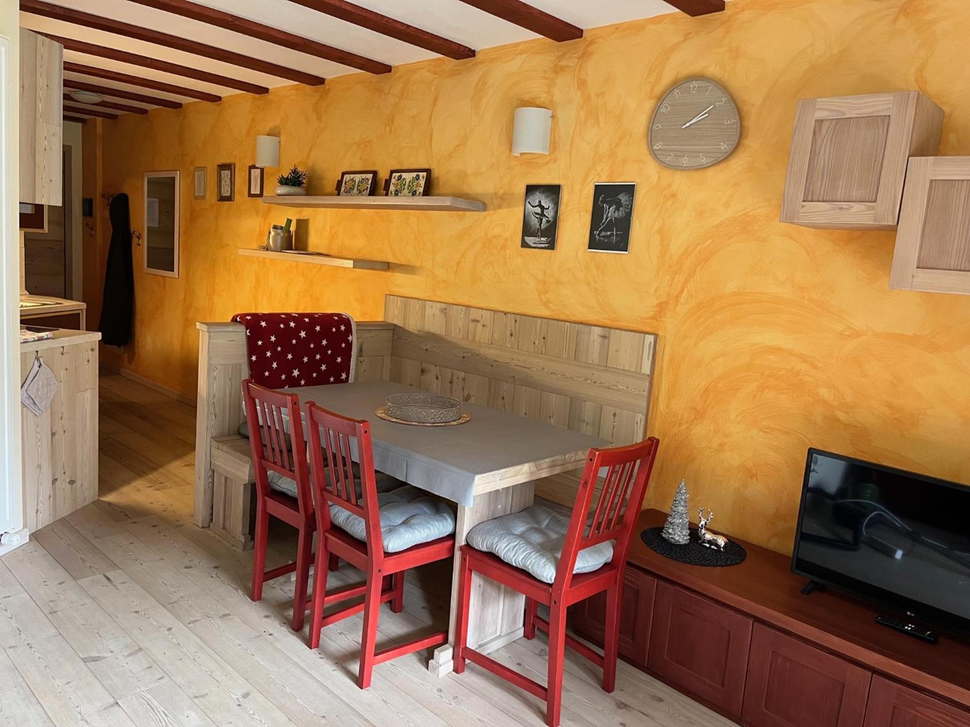 La Casa Bianca - Ski, Hike & Bike Apartamento